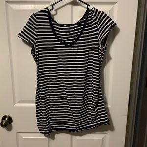 XL Short sleeve BumpStart by Motherhood maternity top.